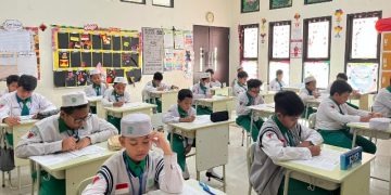 Siswa SD Al Falah Darussalam 2 Sidoarjo Jalani Ujian Cambridge Checkpoint  International