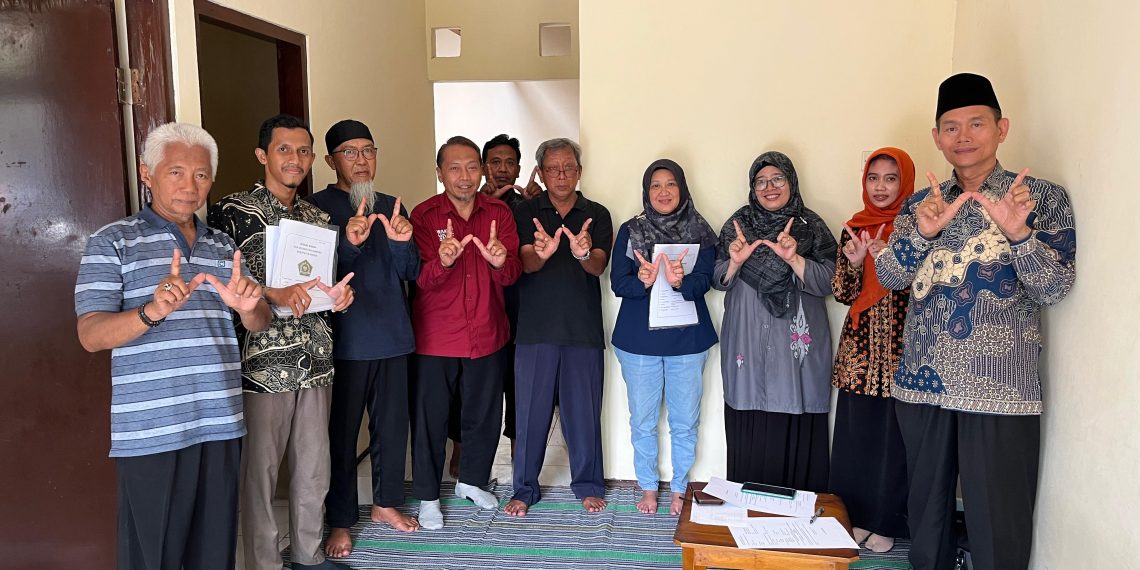 Warga Perum GKA Manyar Wakafkan Rumah dan Tanah ke YDSF