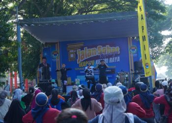 Di Kawasan Simpang Lima Gumul, Masyarakat Tumpah Ruah dalam Jalan Sehat IKA-PMII Kediri Raya