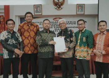 Teken MoU dengan KBRI Malaysia, Pemkab Gresik Bebaskan Anak Pekerja Migran dari Generasi Tanpa Identitas