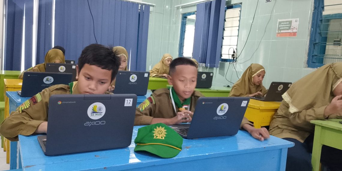Guru SD Muri Gresik Ciptakan Sendiri Aplikasi UTS Komputer, Belajar Jadi Semakin Seru dan Interaktif