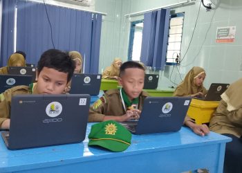 Guru SD Muri Gresik Ciptakan Sendiri Aplikasi UTS Komputer, Belajar Jadi Semakin Seru dan Interaktif