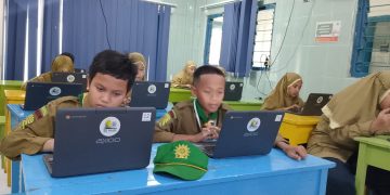 Guru SD Muri Gresik Ciptakan Sendiri Aplikasi UTS Komputer, Belajar Jadi Semakin Seru dan Interaktif