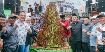 Bangkitkan Ekonomi Warga Pesisir, Wabup Asluchul Alif Resmikan KDMP Randuboto Sekalian Buka Festival Sate Kerang