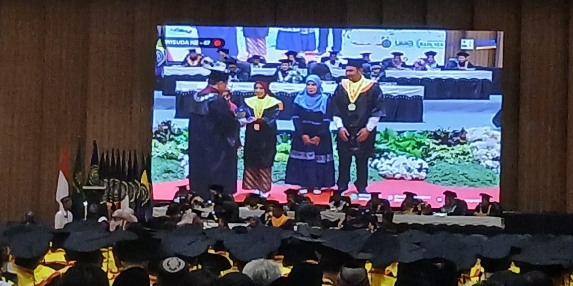 Pertegas sebagai Kampus Unggul, UMG Wisuda 574 Sarjana