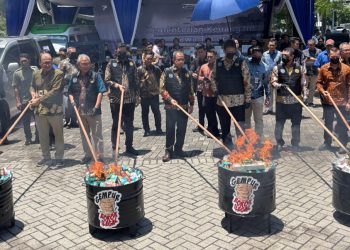 Tak Naikkan Cukai Rokok 2026, Menkeu Purbaya Kunker ke Surabaya