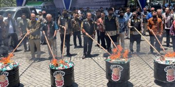 Tak Naikkan Cukai Rokok 2026, Menkeu Purbaya Kunker ke Surabaya