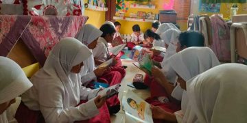 Perkuat Literasi Sekolah, SDN Sawunggaling 1/382 Surabaya Sebarkan Energi POSITIF