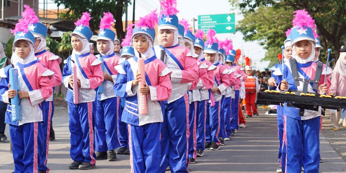 Drum Band dan Bazar Aneka Produk UMKM Semarakkan Pawai MTQ ke-5 Muhammadiyah Gresik