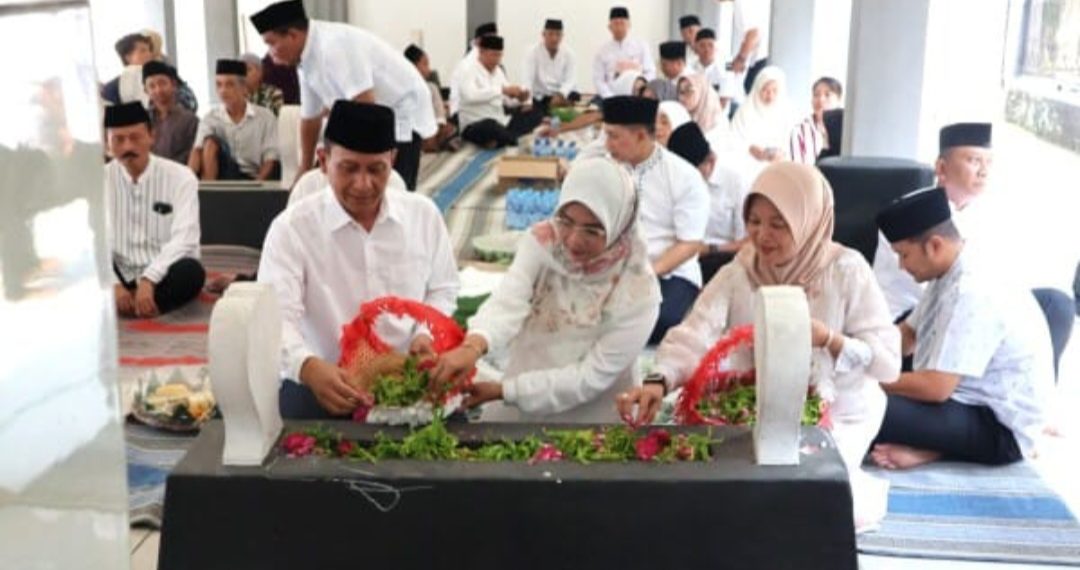 Bupati dan Wakil Bupati Bojonegoro Ziarah Makam Leluhur, Awali Rangkaian Hari Jadi ke-348