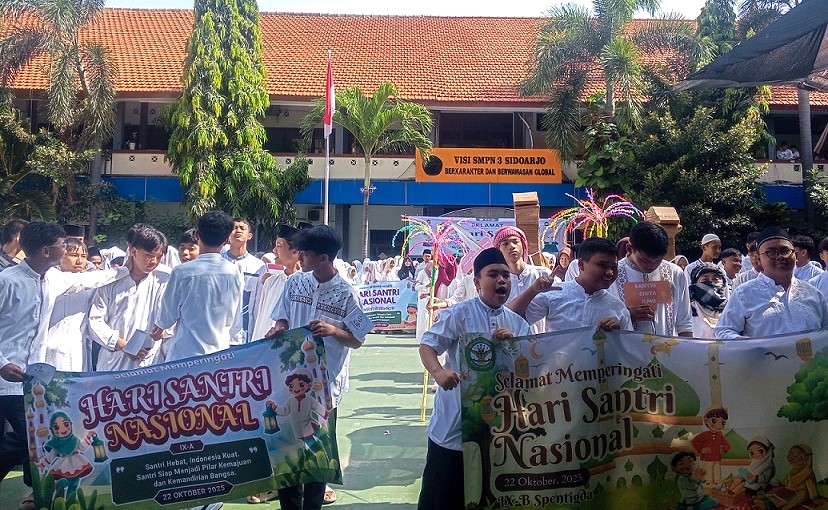 SMP Negeri 3 Sidoarjo Peringati Hari Santri Nasional 2025 Gelar Lomba dan Kirab