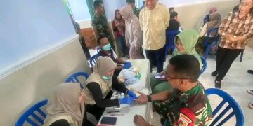 HUT ke-80 TNI, Koramil Pare Baksos dan Cek Kesehatan untuk Disabilitas