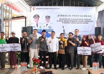 Kabupaten Bojonegoro Salurkan BLT DBHCHT untuk Kesejahteraan Buruh Pabrik Rokok dan Buruh Tani Tembakau