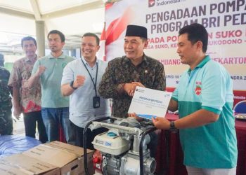 Bambang Haryo Bersama BRI Salurkan Bantuan Lima Unit Pompa dan Dua Selang ke Pembudidaya Ikan