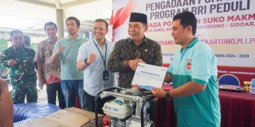 Bambang Haryo Bersama BRI Salurkan Bantuan Lima Unit Pompa dan Dua Selang ke Pembudidaya Ikan  