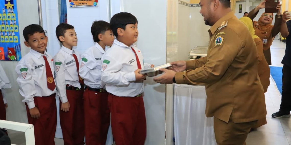 Bupati Gresik Resmikan SPPG Dapur Hibrid di Yayasan PPNU Trate