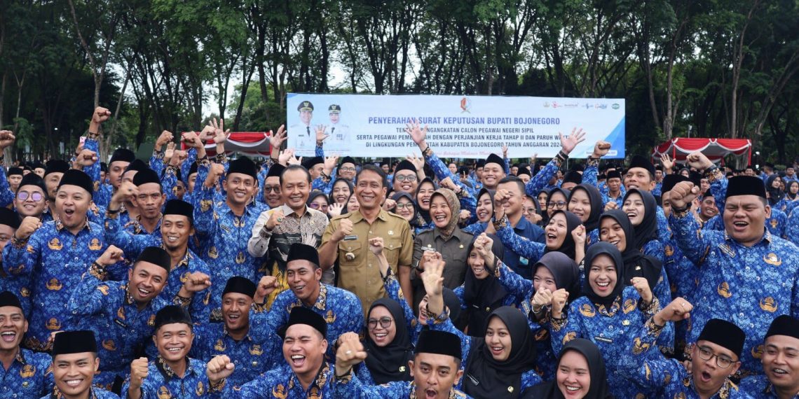 Pemkab Bojonegoro Berikan SK kepada 1.430 ASN, Tekankan Peningkatan Layanan Publik
