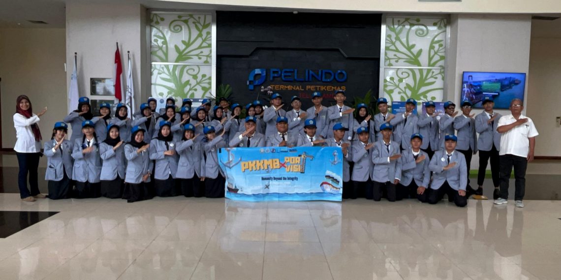 Maba STIAMAK Kuliah Lapangan di Terminal Teluk Lamong