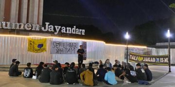 September Hitam! PMII Rayon Tali Jagad Gelar Mimbar Bebas di Monumen Jayandaru