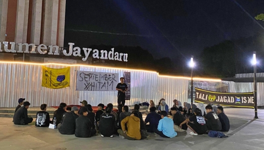 September Hitam! PMII Rayon Tali Jagad Gelar Mimbar Bebas di Monumen Jayandaru