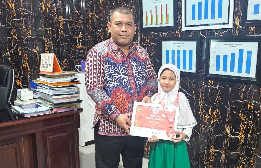 Buku Karya Siswa MI Muslimat NU Pucang Raih Penghargaan Nasional ‘Terbaik Creative Canvas Award 2025’