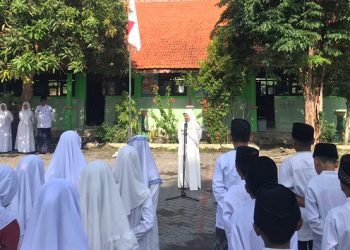 Seluruh Siswa SD Negeri Gamping 2 Krian Rayakan Hari Santri Nasional 2025