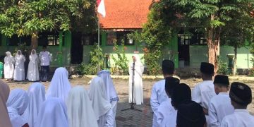 Seluruh Siswa SD Negeri Gamping 2 Krian Rayakan Hari Santri Nasional 2025