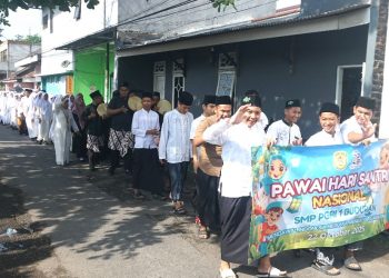 Hari Santri, SMP PGRI 1 Buduran Gelar Pawai Fashion dan Istighotsah