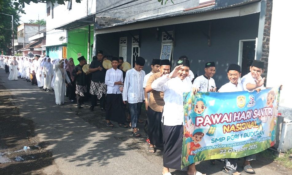 Hari Santri, SMP PGRI 1 Buduran Gelar Pawai Fashion dan Istighotsah