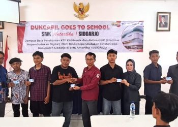 Anggota Dewan Sidoarjo Mengedukasi Siswa SMK Antartika 1 Jangan Salah Gunakan KTP