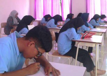 Siwa SRMA 25 Lamongan Tanpa HP Wujudkan Majalah Sekolah
