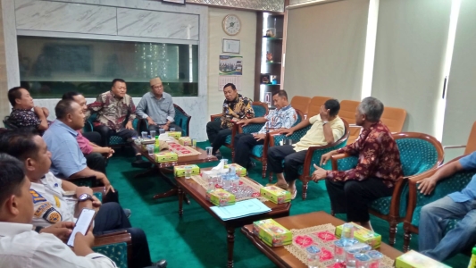 Warga Tak Jadi Demo, Pimpinan DPRD Sidoarjo Minta Peningkatan Jalan Desa Karangbong Menjadi Jalan Kelas I Dikaji Ulang