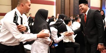 Bupati Sidoarjo Subandi Serahkan SK Pengangkatan Kepada 324 PPPK Tahap II