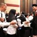 Bupati Sidoarjo Subandi Serahkan SK Pengangkatan Kepada 324 PPPK Tahap II
