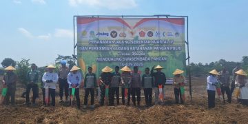 Lewat Penanaman Jagung Serentak, Sinergi Polri dan SMK Muhammadiyah 5 Gresik Wujudkan Swasembada Pangan