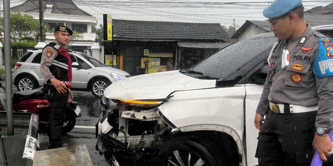 Mobil Wuling Diduga Penyebab Tabrakan Beruntun di Pare Kediri, Satu Balita Luka Ringan