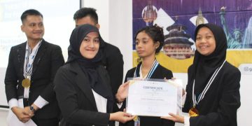 Siswi SMA SAIM Raih Dua Penghargaan YLEC Malaysia