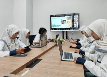 Siswa SMP SAIM Belajar Bareng Siswa Korsel Lewat Aplikasi ‘Padlet’