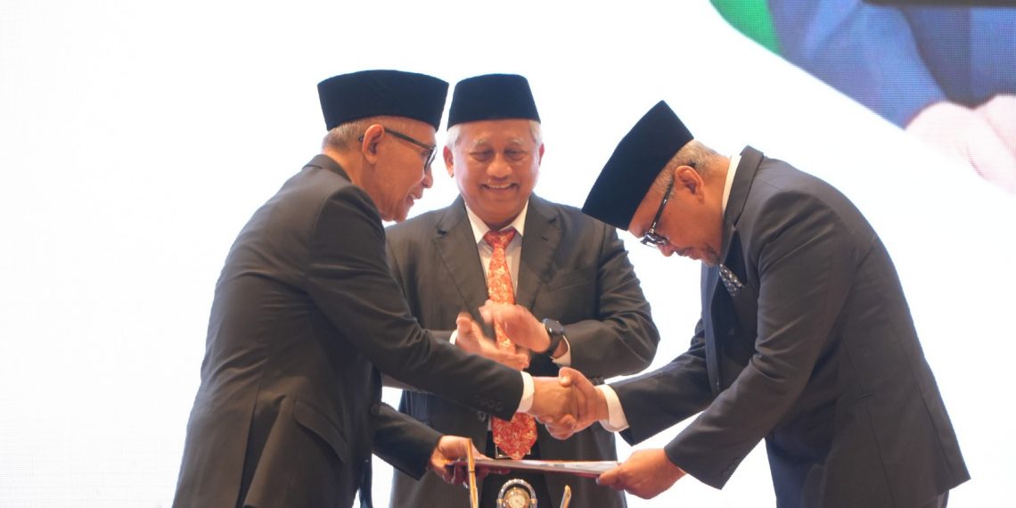 Prof. Triyogi Yuwono Dilantik Menjadi Rektor Unusa 2025-2030