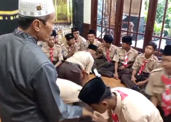 Siswa SMK Yos Sudarso 2 Candi Jalani Adab Santri di Ponpes Mamba’ul Hikam