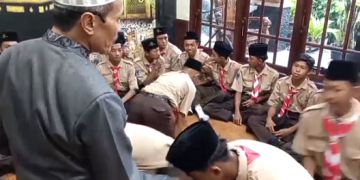 Siswa SMK Yos Sudarso 2 Candi Jalani Adab Santri di Ponpes Mamba’ul Hikam