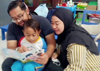 KB-TK Al Muslim Ajak Ayah Bunda Bacakan Buku Pada  Buah Hatinya