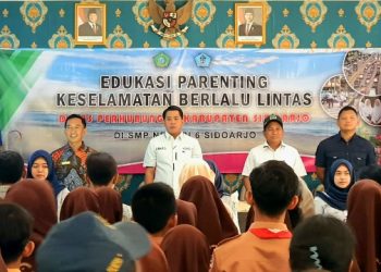 Komisi C dan Dishub Edukasi Keselamatan Berlalu Lintas Siswa SMPN 6 Sidoarjo