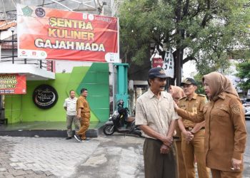 Pedagang Sentra Kuliner Mengeluh Sepi Pembeli ke Wabup Sidoarjo