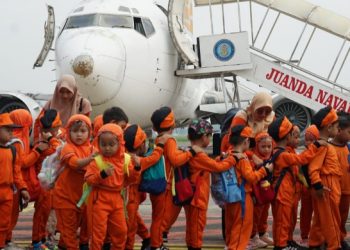 KB Al Falah Darussalam Lakukan Petualang Seru di Hanggar Juanda