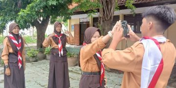 Siswa SMP Negeri 8 Pasuruan Dilatih Kewirausahaan Secara Digital