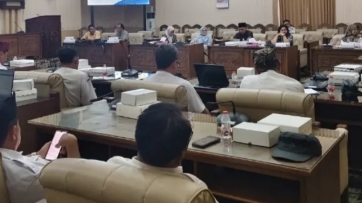 Rapat Kerja RAPBD, Komisi II DPRD Banyuwangi Minta Tiga OPF Evaluasi Kinerja