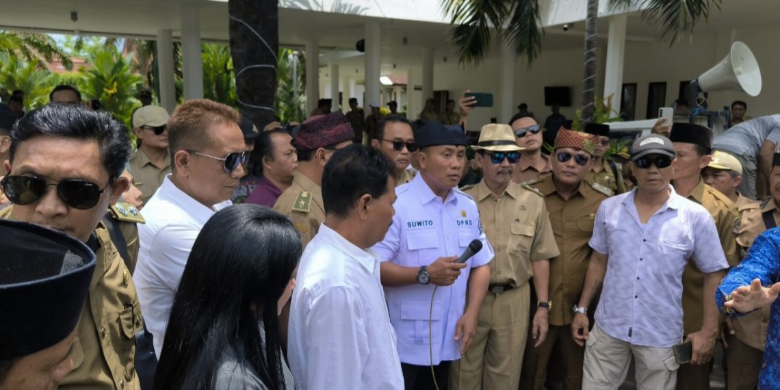 Seluruh Kades se Banyuwangi Silaturahmi ke DPRD Banyuwangi Bahas Bansos