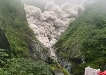 Fenomena Wisata Erupsi di Tengah “Kemarahan” Semeru