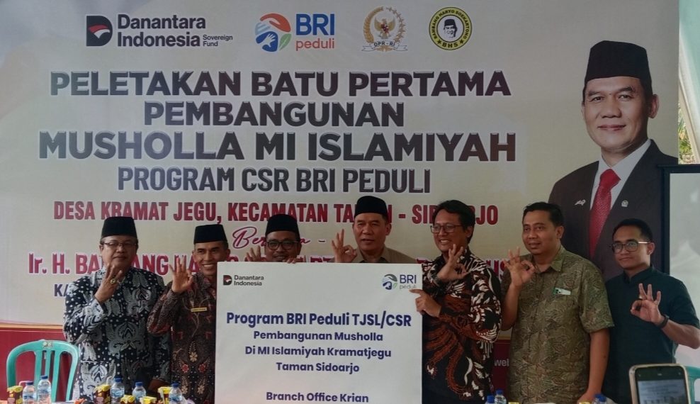 Bambang Haryo Bersama BRI Peduli Salurkan Bantuan Pembangunan Mushola di MI Islamiyah Kramat Jegu, Taman
